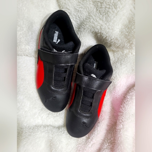 Kids Puma tennis shoes - Picture 1 of 5